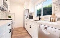 Building Photo - Stunning 1-bed unit with washer/dryer just completed!