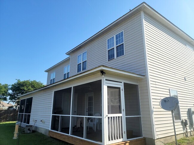 Building Photo - 2316 Dovedale Dr
