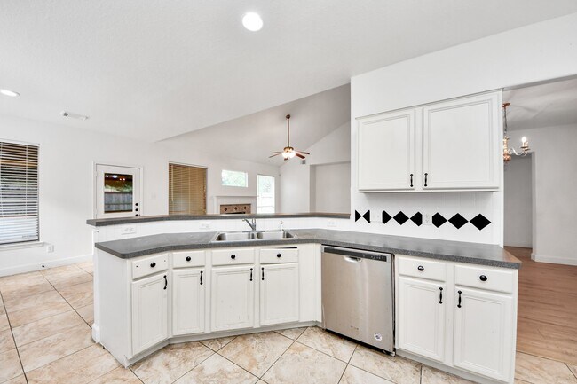 Building Photo - 13515 Scarab Dr