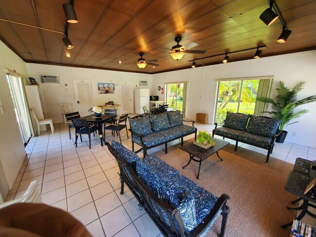 Building Photo - 1481 S Ocean Blvd