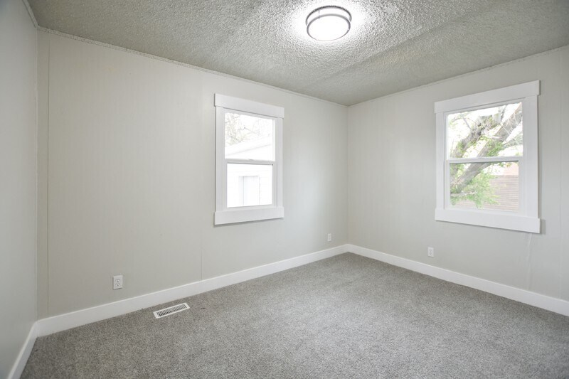 Building Photo - 263 Maple St