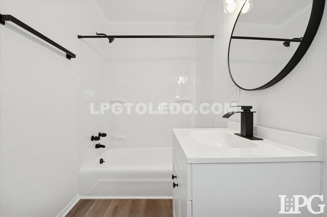 Building Photo - 4013 Caroline Ave