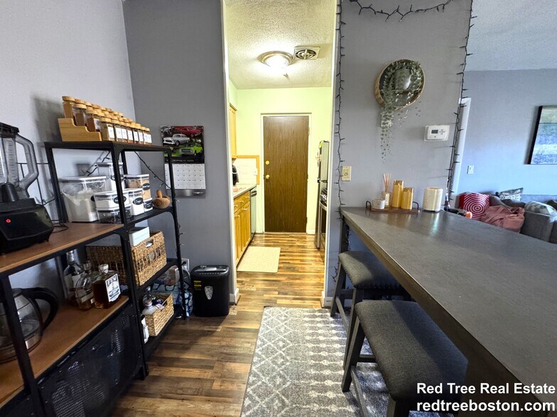 Building Photo - 80 Walnut St