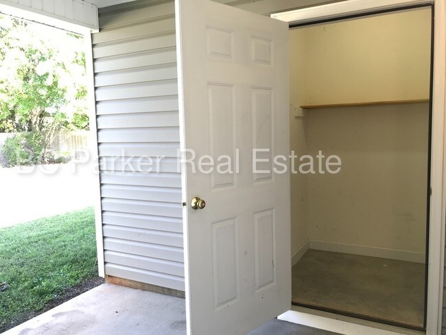 Building Photo - 2 Bed, 2 Bath - Duplex