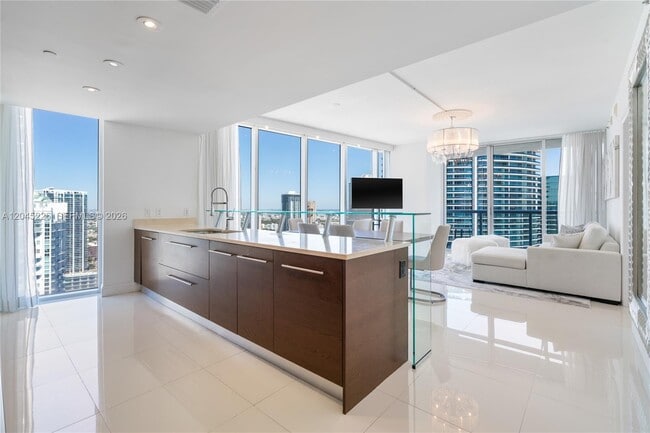 Building Photo - 475 Brickell Ave