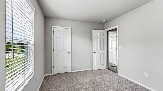 Building Photo - 1405 S Corsac St
