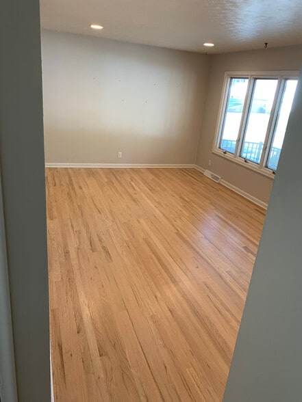 Building Photo - 3309 S 91st St