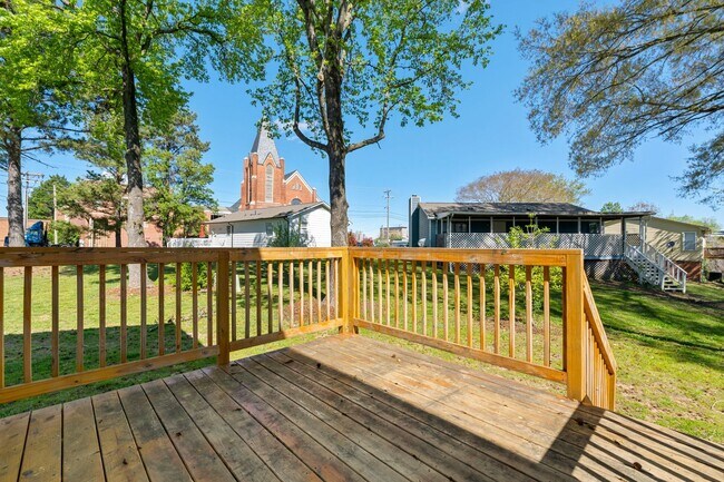 Building Photo - Introducing a Charming End Unit Townhouse ...