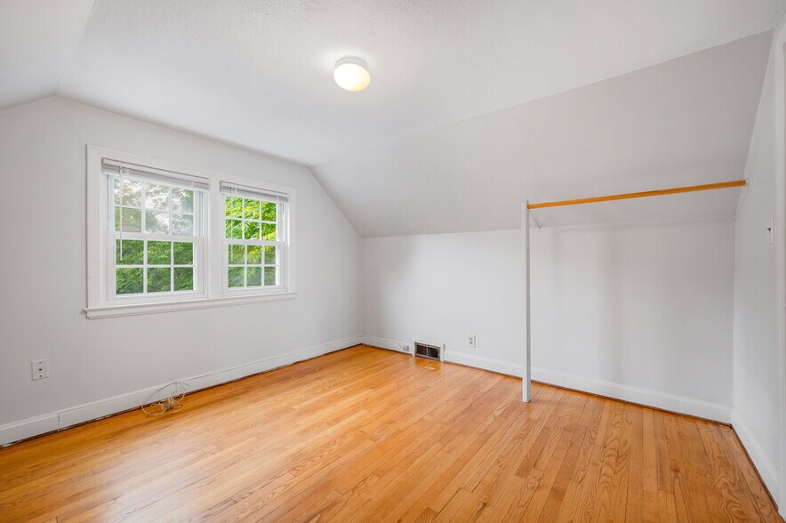 Building Photo - 155 Saint Charles St