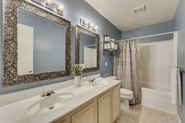 Building Photo - 2412 Avalon Creek Way