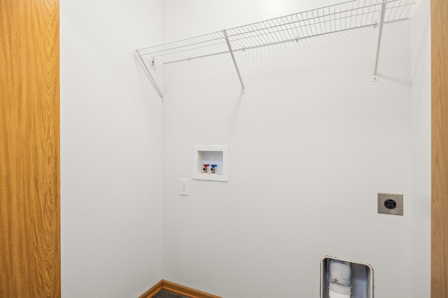 Building Photo - 955 Parker Blvd