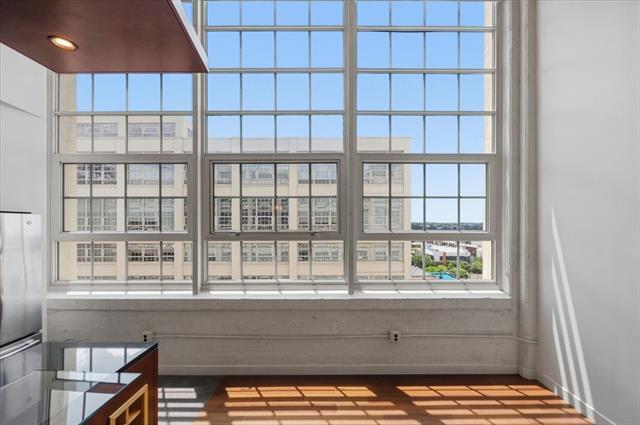 Building Photo - 2600 W 7th St
