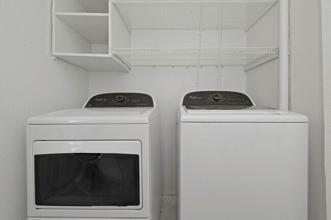 Building Photo - 5148 Tampa Bay Growth Fund 2 LLC