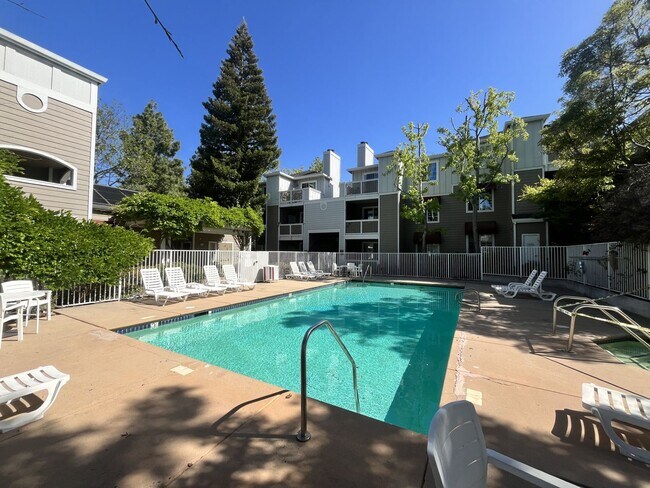 Building Photo - 2 Bedroom 2 bath Available in Sunnyvale, C...
