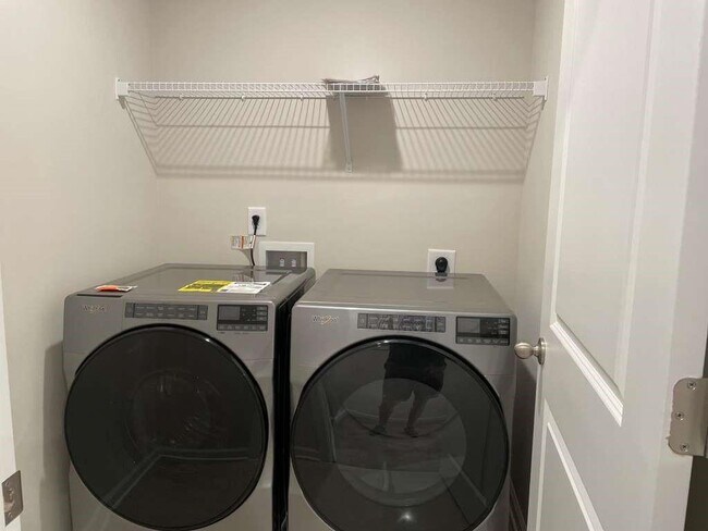 Building Photo - 1643 Villageside Ct