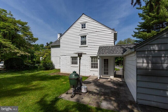 Building Photo - 515 Manor Rd