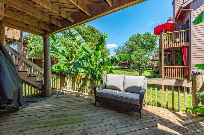 Building Photo - 723 Davis Rd