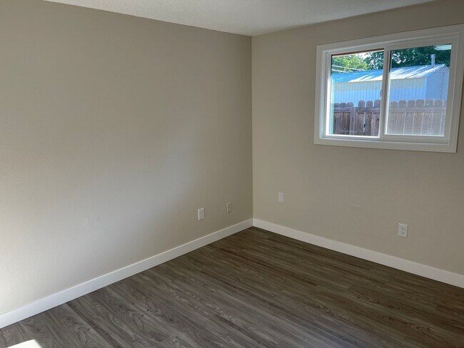 Building Photo - 1304 N Magnolia St