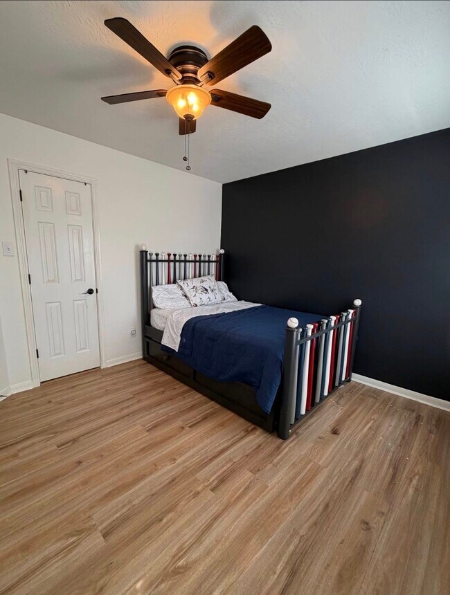 Building Photo - 1811 Emerald Lake Ct