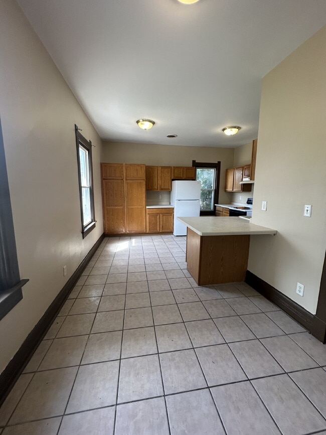 Building Photo - 802 McKinley St