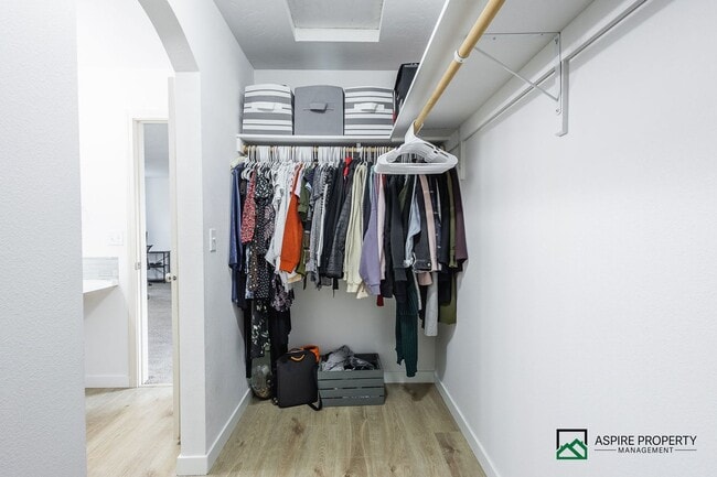 Building Photo - 3 Bed 2.5 Bath Home