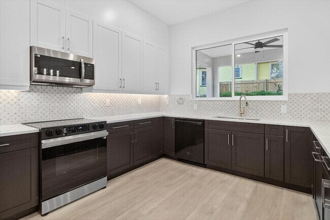 Building Photo - 207 Athens St