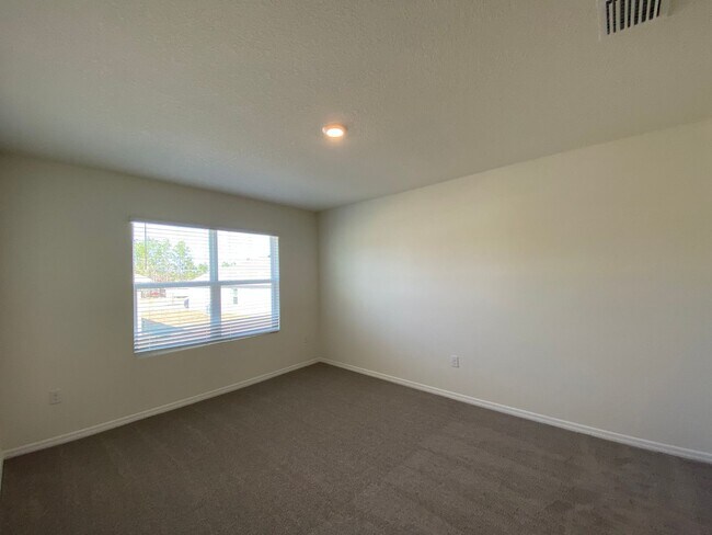 Building Photo - Lake Diamond-North - 4/2/2 *Available Now*...