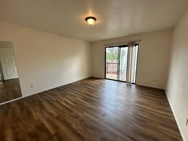 Building Photo - 581 Ledwith Ct
