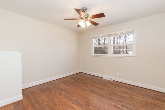 Building Photo - Gorgeous Three Bedroom Home!