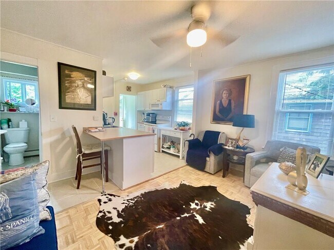 Building Photo - 5-7 Whitwell Ave