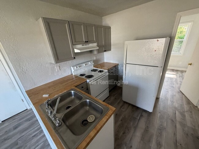 Building Photo - 1117 E Grand Ave