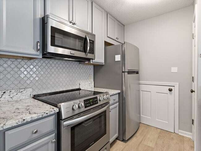 Building Photo - 1st Floor unit in Fourth Ward