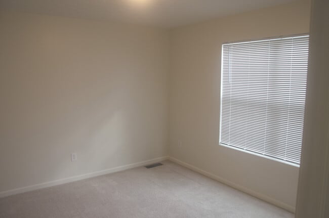 Building Photo - 2204 Shadow Creek Blvd