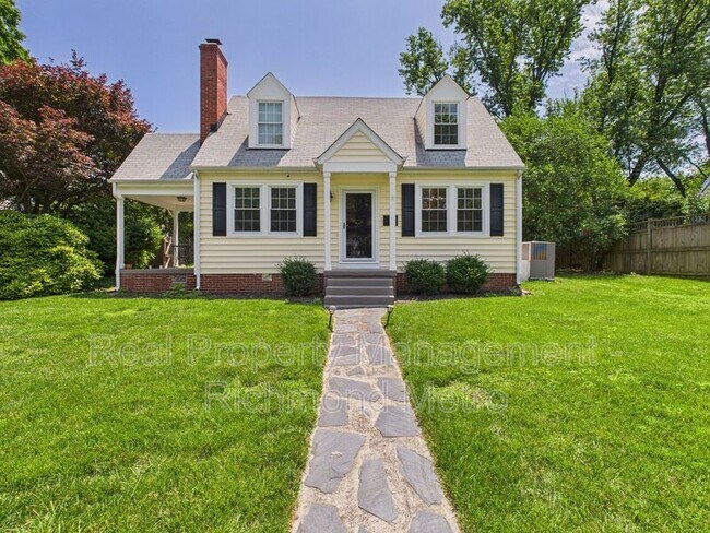 Building Photo - 1101 Normandy Dr