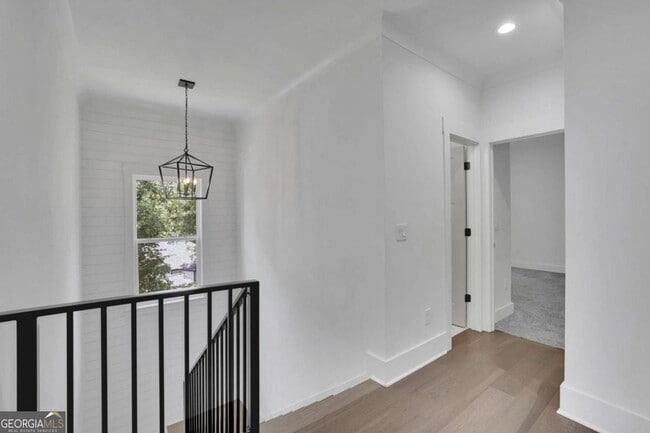 Building Photo - 6181 Shoreland Cir