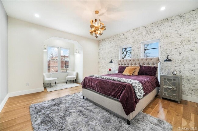 Building Photo - 260 W Main St