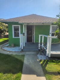 Building Photo - 4417 Mentone St