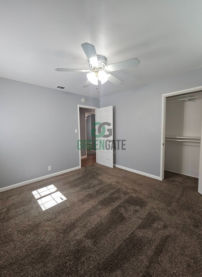 Building Photo - NOW AVAILABLE! 3 Bedroom, 1 Bathroom Home ...