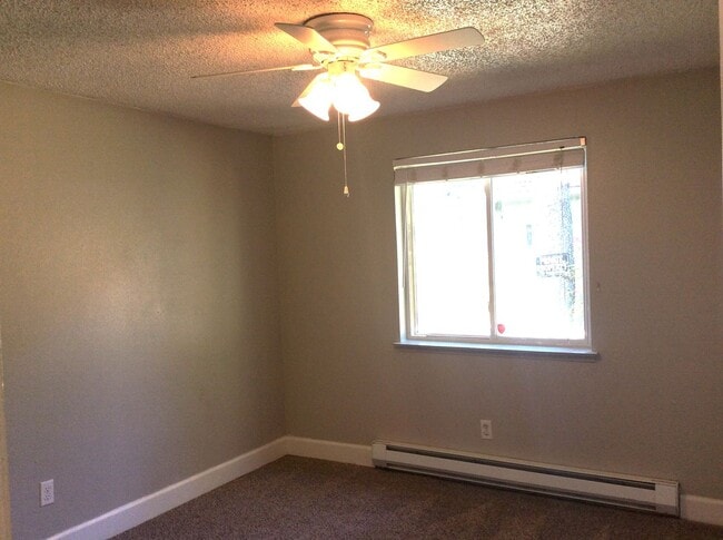 Building Photo - Lovely 3 Bdrm+ -  2 story home in Tacoma! ...