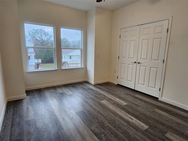 Building Photo - 6202 Lacey Oak Dr