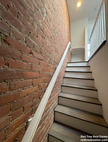 Building Photo - 1402 Beacon St