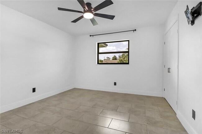 Building Photo - 18659 Sarasota Rd