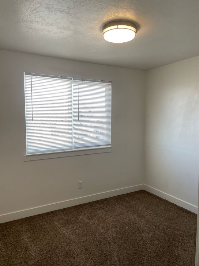 Building Photo - Spacious 3-bedroom 1.5 Bath Twin-Home with a Fenced Backyard