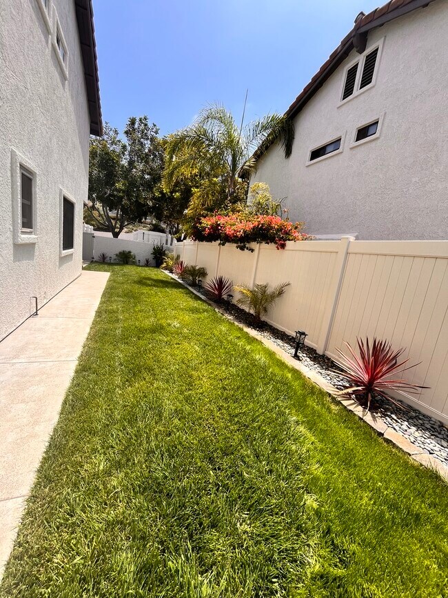 Building Photo - 6813 Briarwood Dr