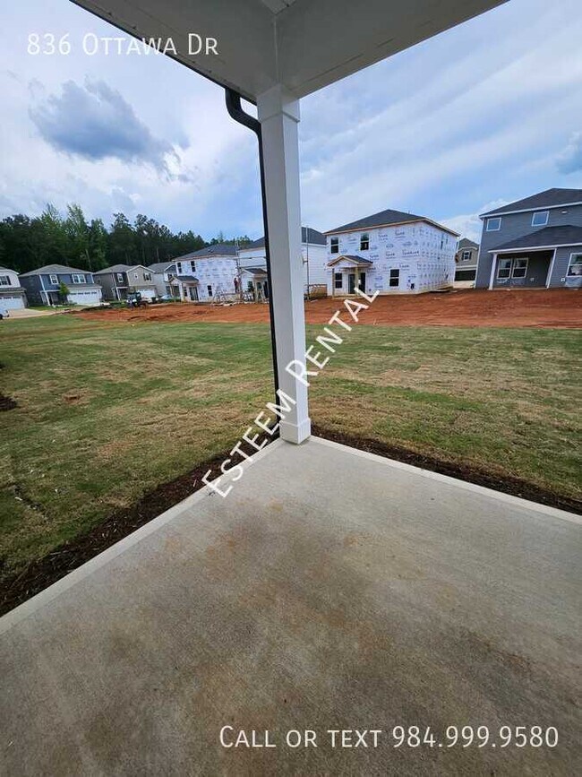 Building Photo - 836 Ottawa Dr