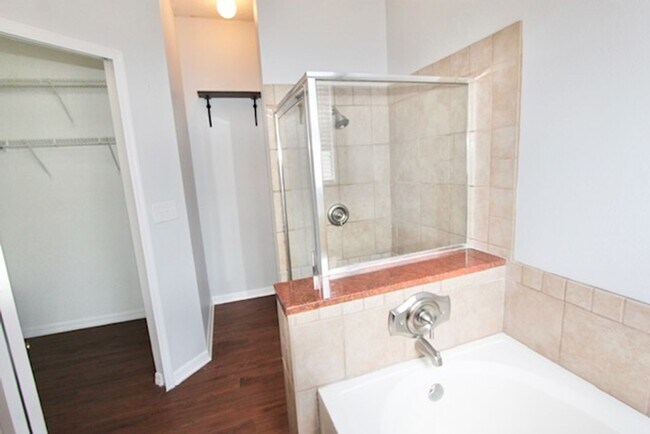 Building Photo - Oviedo - 3 Bedroom, 2 Bathroom - $2,345.00