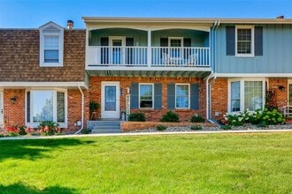 Building Photo - Beautiful Townhome in Knolls West, Centennial