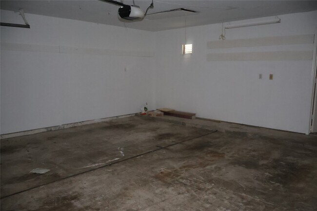 Building Photo - 12907 Maxfield Dr