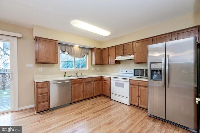 Building Photo - 1020 Smartts Ln NE