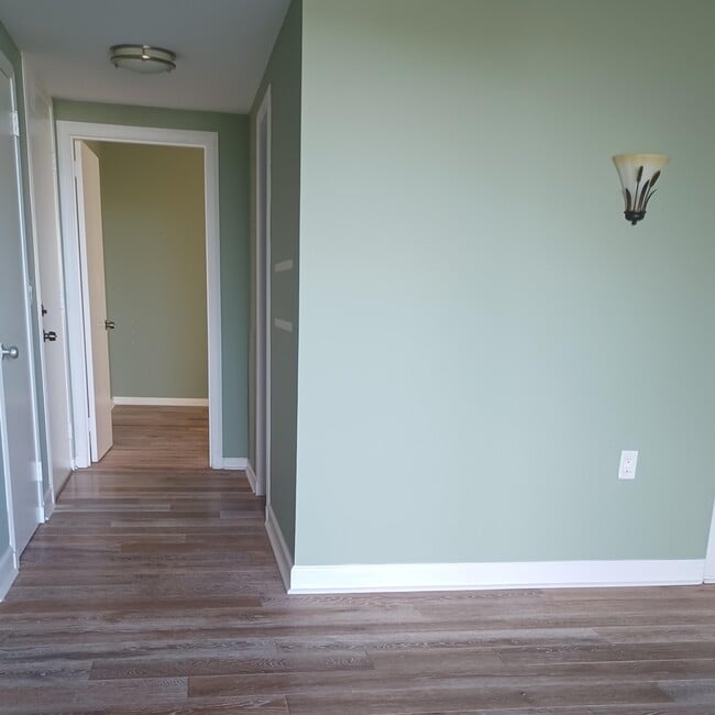 Building Photo - 15 S Golfview Rd